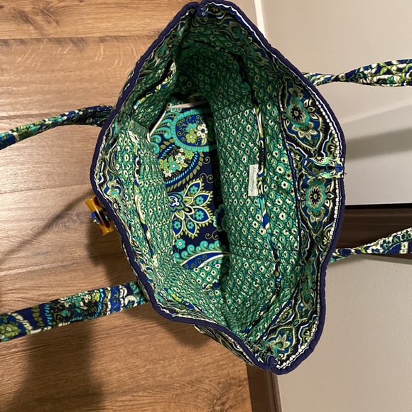 Vera Bradley Tote - Picture 4 of 4